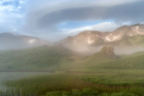 パラムシュル島 クリル諸島 ロシアの山の風景 カルピンスキーグループ — ストック写真
