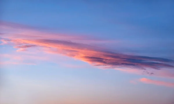 Gökyüzü Soyut Doğa Arka Planı Gün Batımında Renkli Bulutlu Bir — Stok fotoğraf
