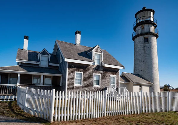 Highland Light, Kuzey Truro, Massachusetts 'teki Cape Cod National Seashore' da bulunan aktif bir deniz feneridir. ABD. Cape Cod 'daki en eski ve en uzun deniz feneridir..