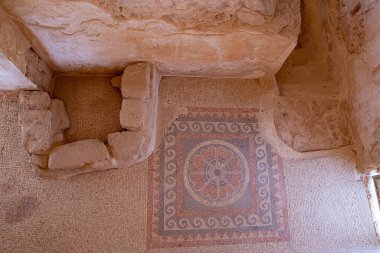 İsrail 'deki antik Masada tahkimatı. İsrail 'in Ölü Deniz Bölgesindeki Masada Milli Parkı.