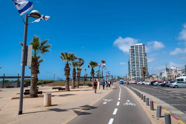 Tel Aviv Israel Maio 2019 Pessoas Banhos Sol Praia Tel — Fotografia de Stock