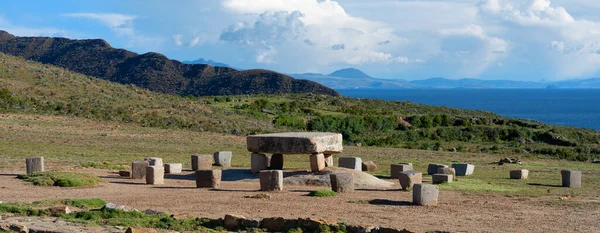 Ruinas Prehistóricas Incas Isla Del Sol Mesa Piedra Altar Sacrificial — Foto de Stock