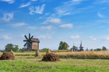 Kizhi adasında geleneksel Rus değirmeni. Karelia, Rusya