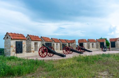 Transnistria 'nın Bender kasabasındaki Dinyester nehrindeki eski kale. Moldova sınırları içindeki şehir tanınmayan Transnistria Cumhuriyeti kontrolü altında
