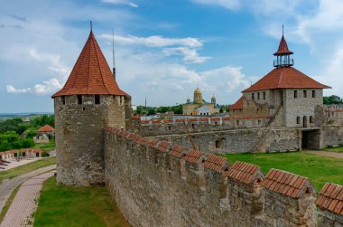 Transnistria 'nın Bender kasabasındaki Dinyester nehrindeki eski kale. Moldova sınırları içindeki şehir tanınmayan Transnistria Cumhuriyeti kontrolü altında