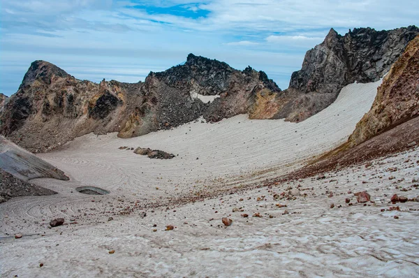 在俄罗斯千岛岛帕拉穆什尔岛福斯峰火山口远足 — 图库照片