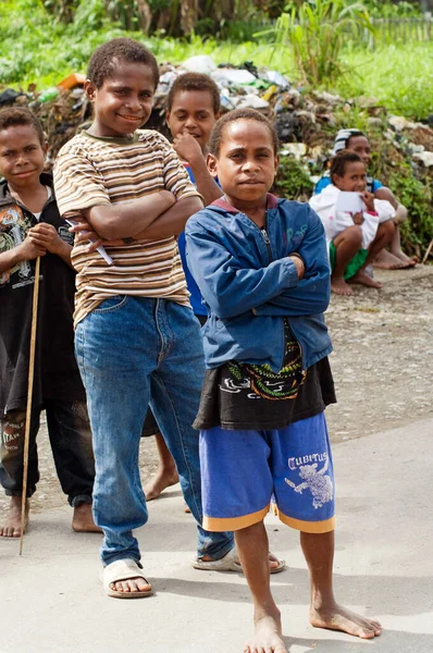 파푸아뉴기니 인도네시아 2011 Circa January 2011 확인되지 어린이들 인도네시아 뉴기니섬와 — 스톡 사진