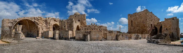 西顿海城堡是十字军于十三世纪在黎巴嫩港口城市西顿建造的圣地要塞 — 图库照片