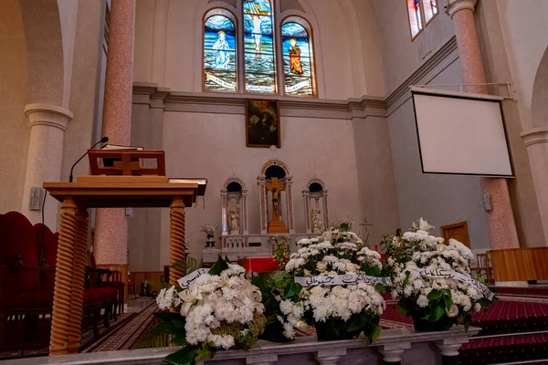 Bsharri, Lübnan - 25 Haziran 2021: Lübnan 'ın Bcharri kentindeki Saint Saba Katedrali. Bsharri, Unesco Dünya Mirası 'nın bir parçası olan Kadisha Vadisi' nin güzel bir kasabasıdır.