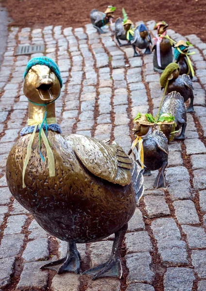 Boston Mayo 2017 Escultura Bronce Make Way Ducklings Jardín Público — Foto de Stock