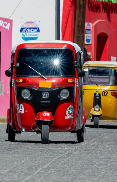 Mitla Μεξικό Νοεμβρίου 2016 Taxi Tuk Tuk Στο Δρόμο Της — Φωτογραφία Αρχείου
