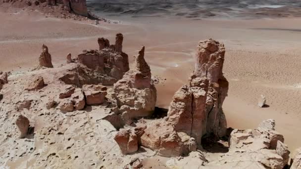 Salar De Tara, Atacama Çölü, Şili 'deki taş oluşumunun hava görüntüsü. — Stok video