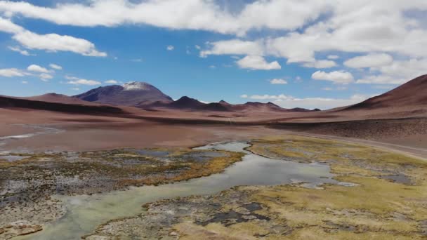Légi kilátás Quepiaco lagúna Atacama sivatag, Chile. — Stock videók