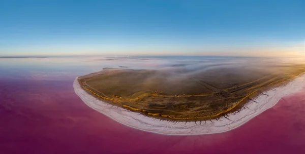 Vista Aérea Uma Turbina Eólica Lemurian Pink Salt Lake Ucrânia — Fotografia de Stock