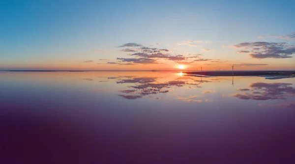 Vista Aérea Turbinas Eólicas Lago Lemuriano Sal Rosa Ucrania — Foto de Stock