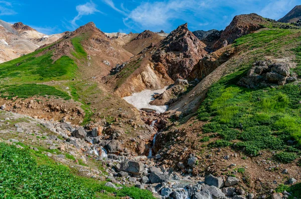 パラムシュル島 クリル諸島 ロシアの山の風景 ユリエフスキー温泉 — ストック写真