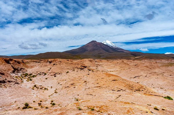 石のフィールドと火山のオラグー ボリビアのビュー チリ国境 — ストック写真
