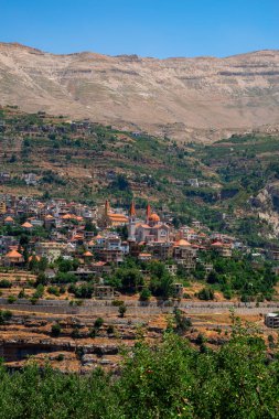 Bsharri, Lübnan, Unesco Dünya Mirası 'nın bir parçası olan Kadisha Vadisi' nin güzel bir kasabasıdır.