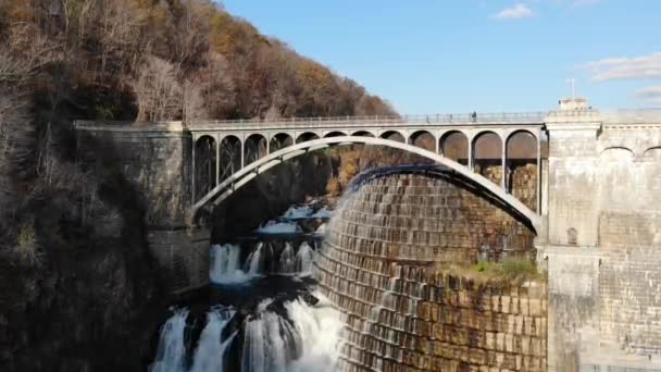 New Croton Dam, Croton-On-Hudson, Croton Gorge Park, New York. Stati Uniti. — Video Stock