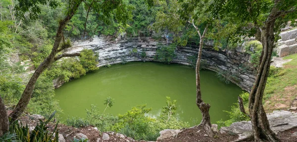 신성한 세노테 Sacred Cenote 희생의 Well Sacriice 도알려져 있으며 멕시코 — 스톡 사진