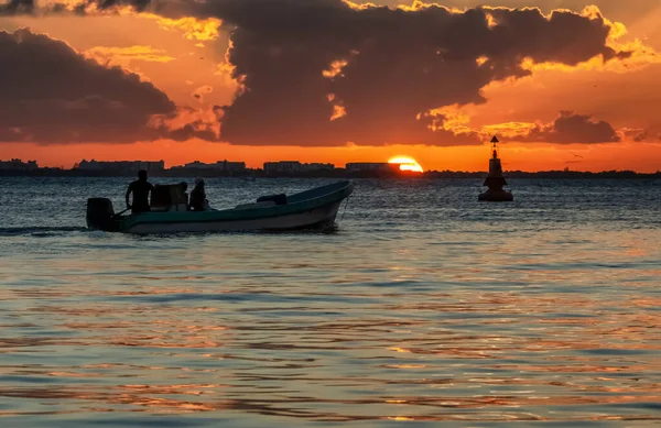 Maják Pozadí Krásného Západu Slunce Karibském Moři Isla Mujeres Mexiko — Stock fotografie