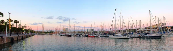 Marina Port Vell e a Rambla del Mar — Fotografia de Stock