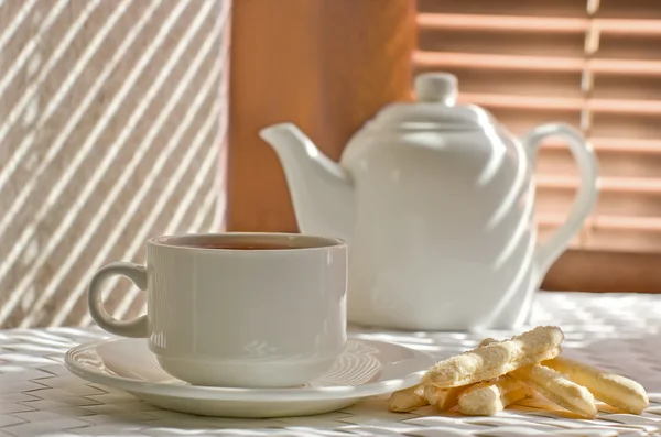 Tazza di tè con teiera — Foto Stock