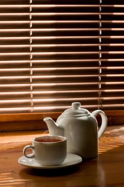 Tea cup with teapot — Stock Photo, Image