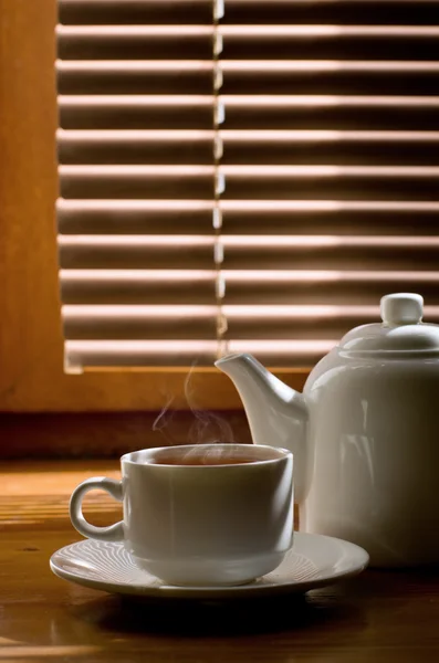 Tea cup with teapot — Stock Photo, Image