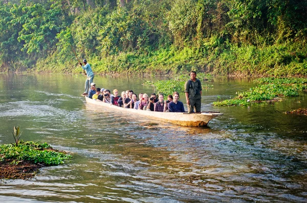 Turistas em canoa, Nepal — Fotografia de Stock