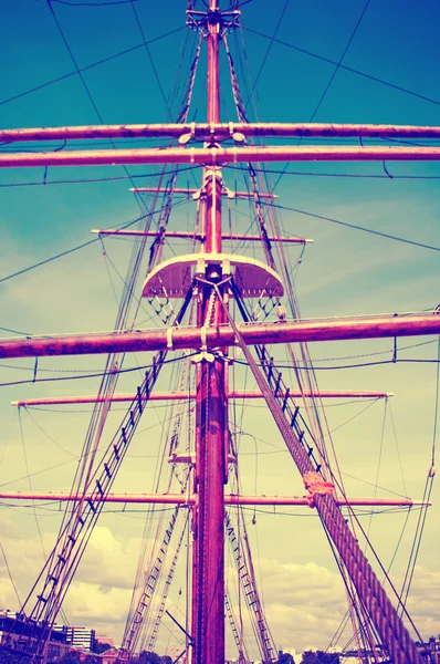 Мотузкові драбини корабля — стокове фото