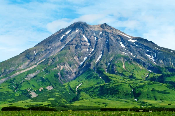 Вулкан на острове Парамушир — стоковое фото