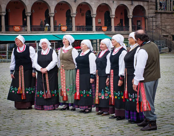 Musiker garbed i tidstypiska dräkter — Stockfoto