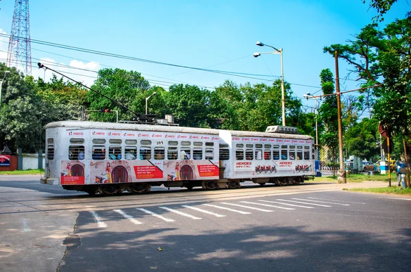 Tram runs through streets of Kolkata — Stock Photo, Image