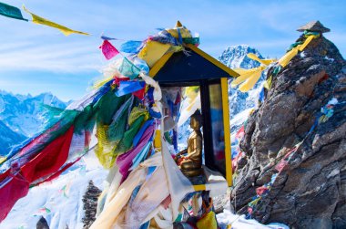 Gokyo RI ile dua bayrakları Nepal