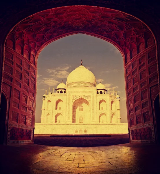 Taj mahal auf der agra — Stockfoto