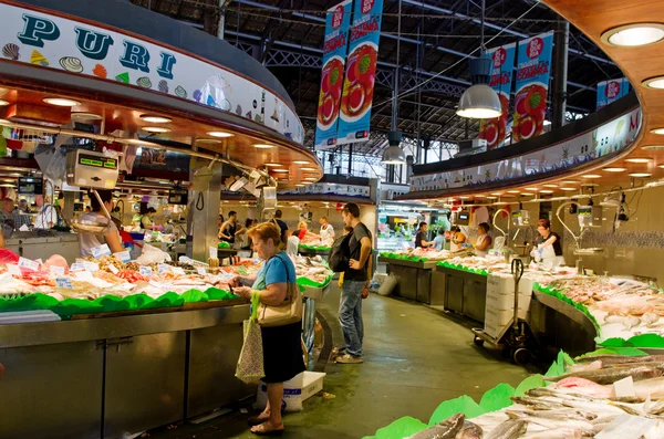Знаменитый рынок Ла Бокерия — стоковое фото
