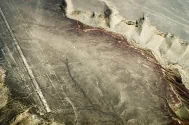 Geoglyphs ve çizgiler Nazca Çölü'nde