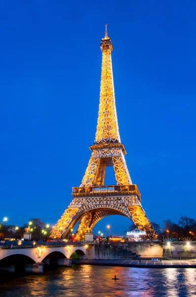 Torre Eiffel en París — Foto de Stock