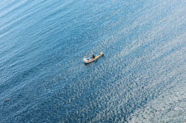 Pequeno barco perto de Isla del Sol — Fotografia de Stock