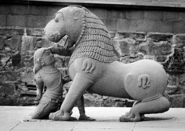 Khajuraho Hindu tapınağı içinde taş heykel