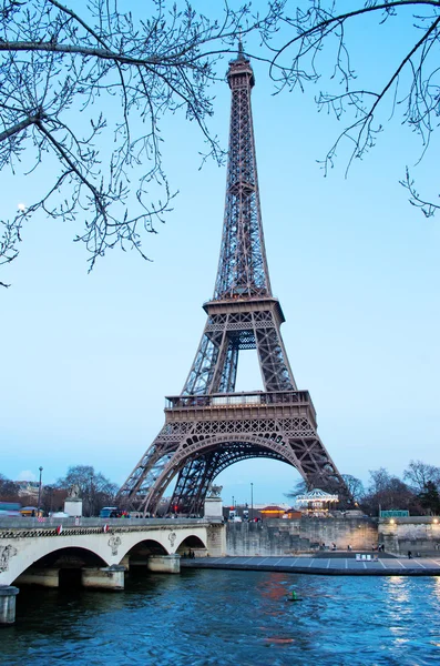 Vista de la Torre Eiffel en París, Francia — Foto de Stock