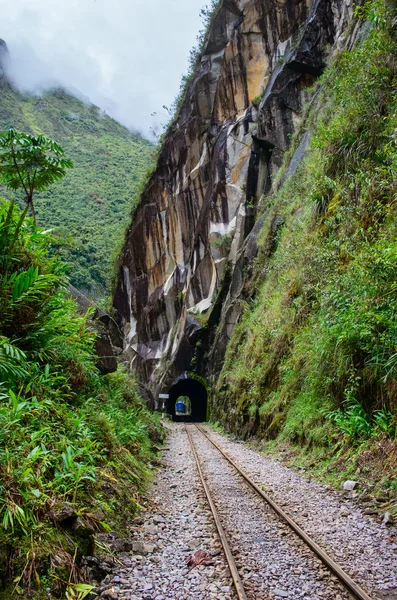 Tren bağlantı Cusco ve Machu Picchu — Stok fotoğraf