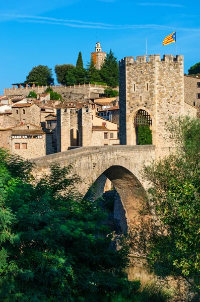 Středověké město s mostem, Španělsko — Stock fotografie