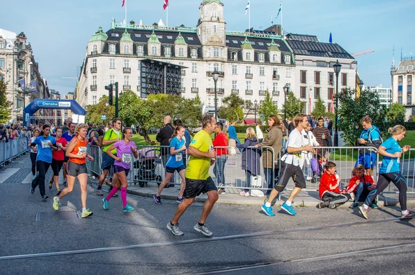 Maratoni futók Oslo maraton, Norvégia — Stock Fotó