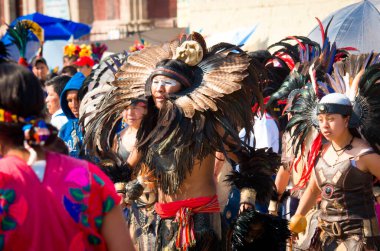 Mexico City, Mexico - 12 Aralık 2016: Guadalupe Bakiresi Günü 'nün kutlanması, Guadalupe Hanımefendisi Bazilikası' nın meydanında onun onuruna bir ayin düzenlendi.