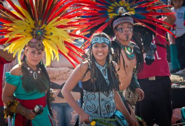 Mexico City, Mexico - 12 Aralık 2016: Guadalupe Bakiresi Günü 'nün kutlanması, Guadalupe Hanımefendisi Bazilikası' nın meydanında onun onuruna bir ayin düzenlendi.