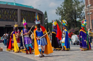 Mexico City, Meksika - 9 Aralık 2016: Fiesta patronal San Juan Diego Cuauhtlatoatzin (Juan Diegotzil) - ilk Roma Katolik yerli Aziz Bazilika, Our Lady of Guadalupe yakınındaki Amerika üzerinden