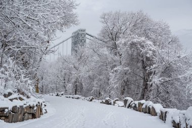 New Jersey 'deki Palisades Eyalet Parkı' ndan George Washington Köprüsü 'nün görüntüsü. ABD