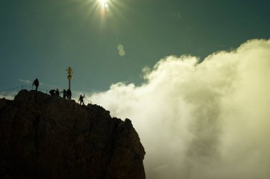 Almanya 'nın tepesinde Zugspitze, güzel dağ manzarası